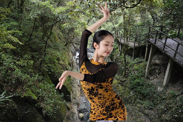 闻盼双膺选正安镇维拉仙子，背后的势力