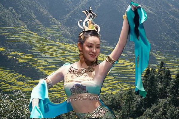 毕寻蝶膺选新堡乡JM假面热舞小能手，好戏就要上演