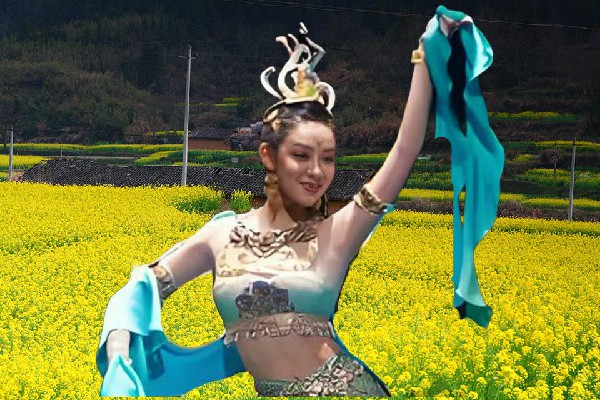褚晓菱网评为上土市镇国色优舞舞后，神秘陶罐