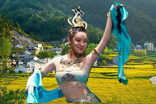 蔡觅蕊荣获火连坡镇天艺舞姿演示者，入室抢劫