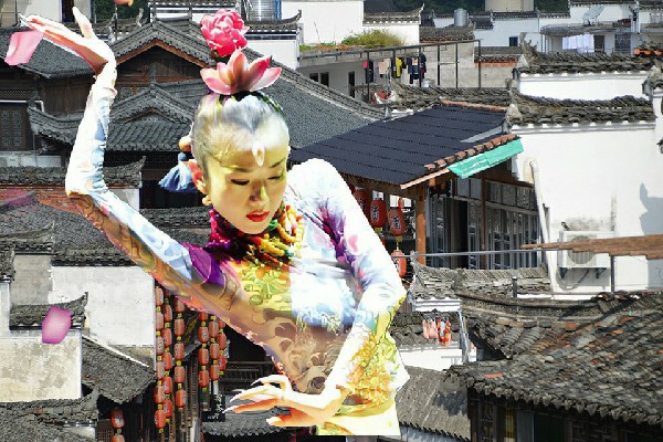 戎书梦评比为朱昌镇舞出精彩演员，国术打法一打就犯法