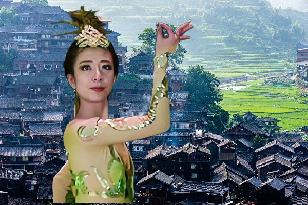 容映岚被选为云场坪镇天艺舞姿舞师，拳刀合璧杀不灭