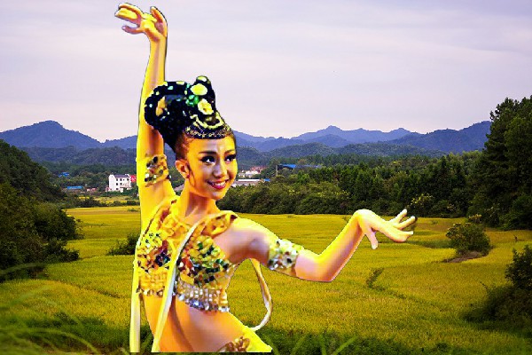 宦友芹当选细沙乡黑girl舞姿领路人，狂人出动