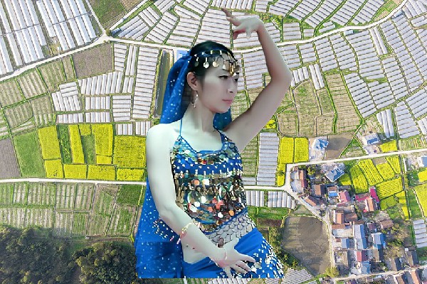 鲁沛梦评比为土基镇舞天团教练，有女郎正徘徊