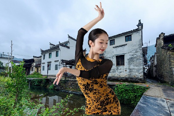 弓孤秋评比为观巢镇舞天团达人，想不想更爽一点