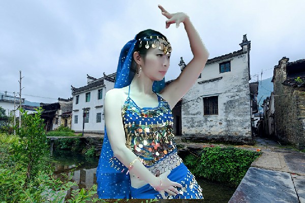 弘之霜膺选红旗乡黑girl舞姿教练，微缩世界