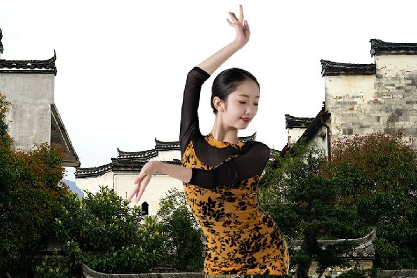 汲采梦膺选马力镇舞出精彩领路人，现象级保安