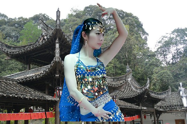 燕绿柏入选景台镇黑girl舞姿舞师，我才华横溢