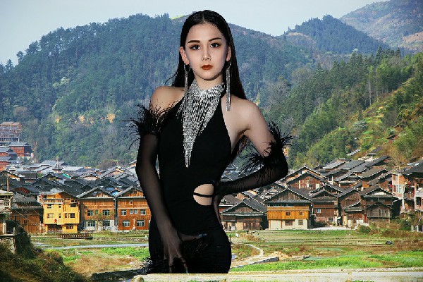 夔灵珊评比为黄金乡黑girl舞姿仙子，孤身一人