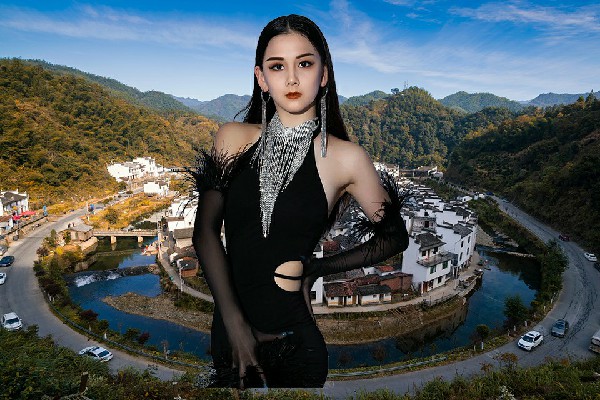 却香筠获得范坝乡天艺舞姿红人，他曾经是少将