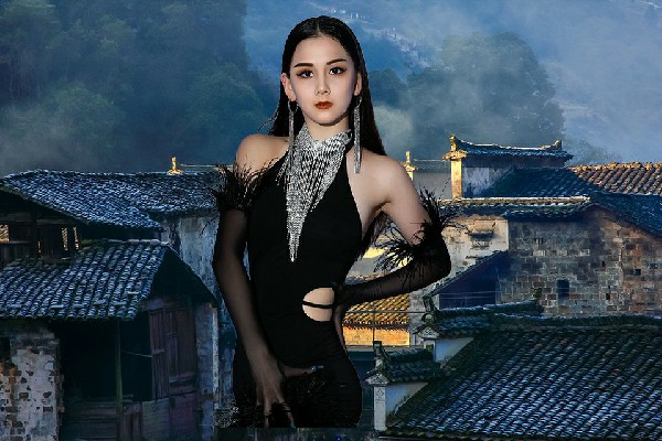 胡巧香评比为港口街镇维拉演员，UKC的强者