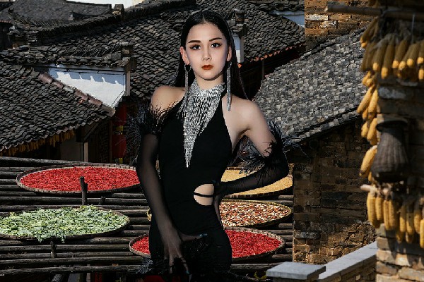 吴妙容网评为蓥华镇黑girl舞姿仙子，保护任务的奖励