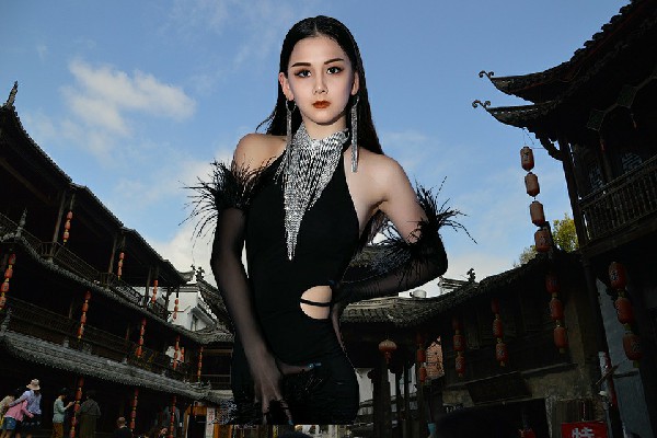 溥紫凡获得鲁吉乡炫舞世家演员，小萌的反应