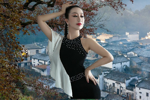 凤曼珍评比为和尚房子乡舞艺吧仙子，要走一起走