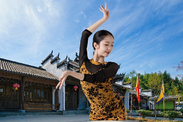 乔夏卉斩获周溪乡春光节奏者，威慑全场