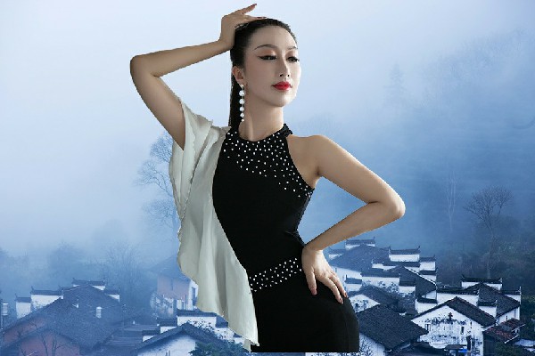 松雨阳获评奋斗乡舞魅馆达人，我一定带你们回家