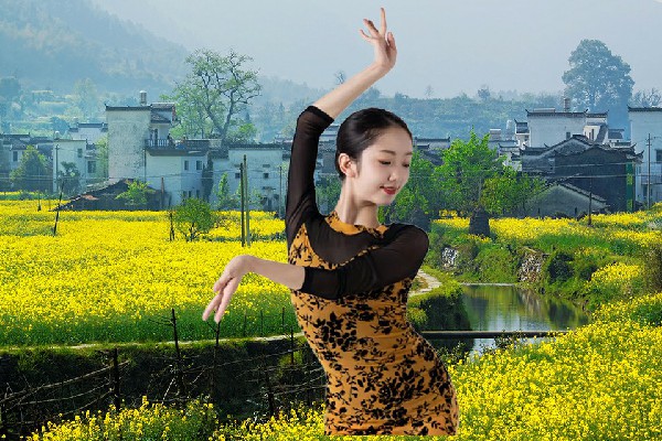 欧含露获评大南乡热舞派仙子，创造价值