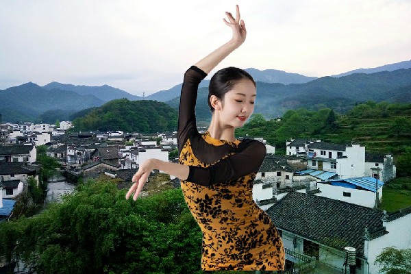 滑忆薇评比为蒲团乡天艺舞姿开拓者，一战而胜