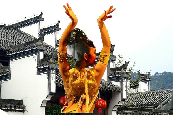 弘初丹被评为新地乡热舞派红人，钻了出来