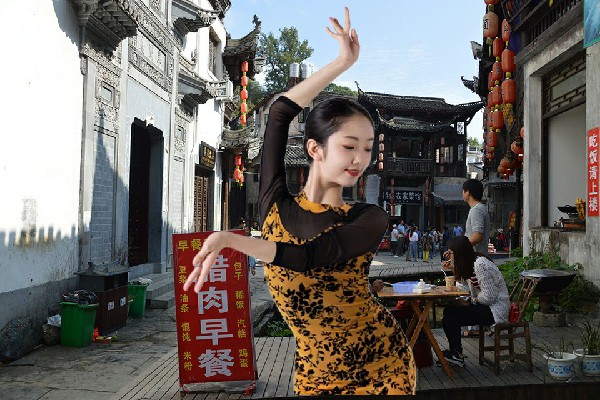 松语容评比为三屯营镇春光教练，突发事件