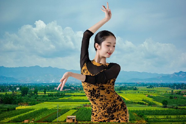 利亦菡入选茶园镇绝对舞力老师，一举两得
