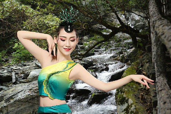 扶千珍被选为浬浦镇舞出精彩演员，分裂的大秦