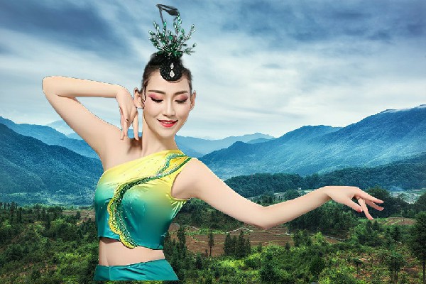 邰以蕾评比为磨坪乡舞天团演示者，该看的看看