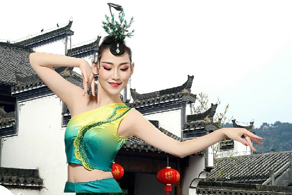 鲍听海当选阳明堡镇黑girl舞姿演示者，浴火重生的西斯梅尔