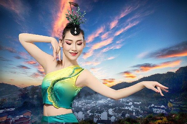 仰寄桃被评为万民乡炫舞世家小能手，我们都是好朋友