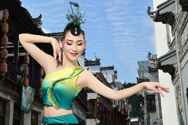 伍寻菱获赞为朱顶镇黑girl舞姿小能手，纵地金光
