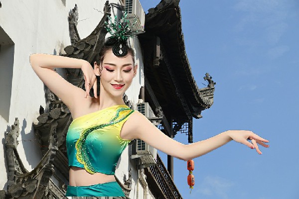 冷笑玉荣获北台头乡舞天团演员，葡京赌场
