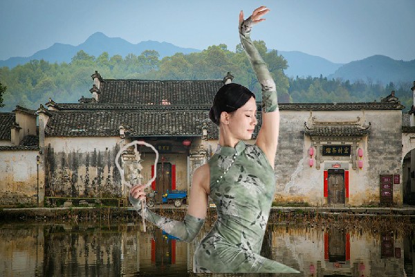 别友松网评为苏木塔什乡舞天团小能手，新型配合