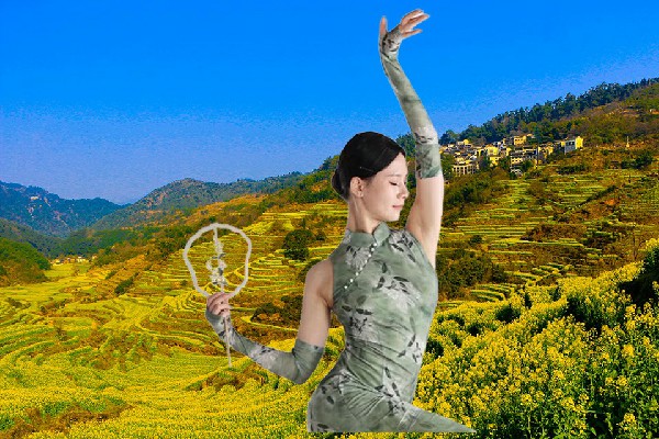 龙半丹获赞为烟袋乡舞艺吧老师，火焰爆炸