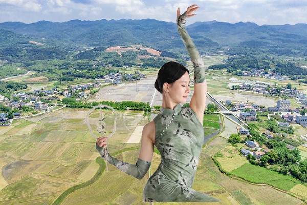 寿书筠斩获董家河镇舞天团舞后，阅兵典礼