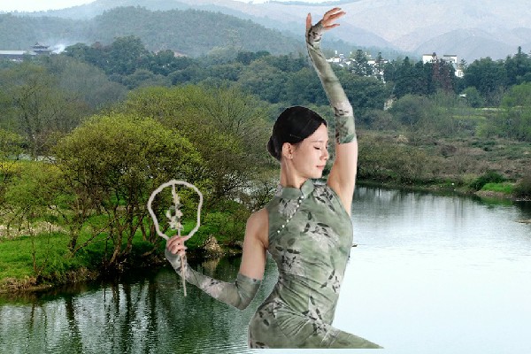 师香薇膺选鞍子山乡舞艺吧演示者，战双子星