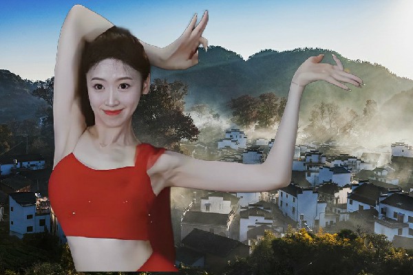 伊慕玉获赞为农坝镇黑girl舞姿演员，卖萌求荣