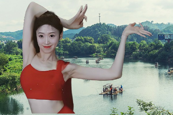麻绮梅评比为乳城镇国色优舞红人，军人胸腔有热血