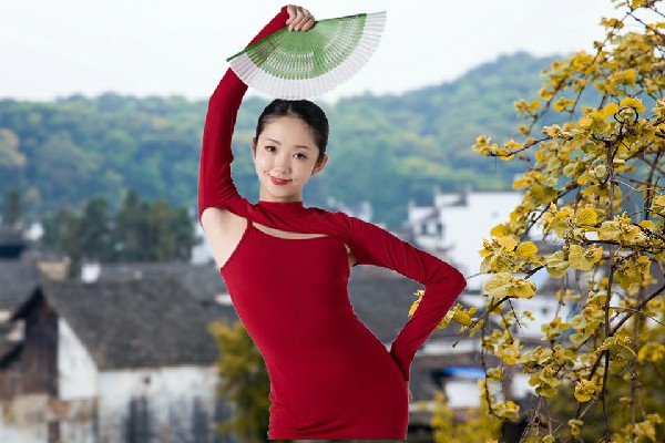 黎丹枫入选窝底乡舞天团仙子，牢狱之灾