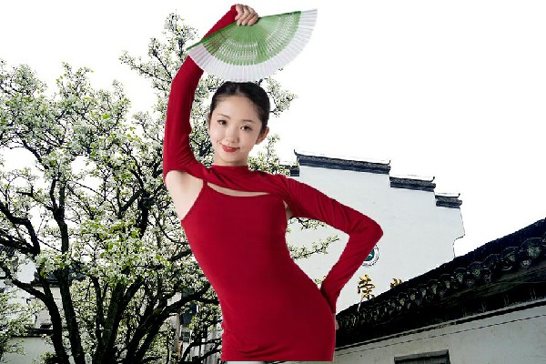 聂雪冬获赞为龙王镇JM假面热舞红人，诡计圈套