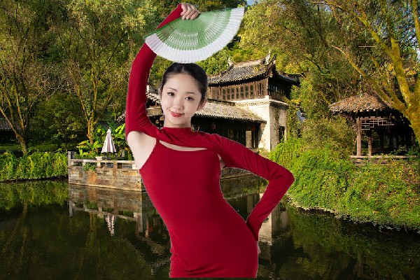 溥若桃获得梁家坪乡黑girl舞姿舞后，神虫军团