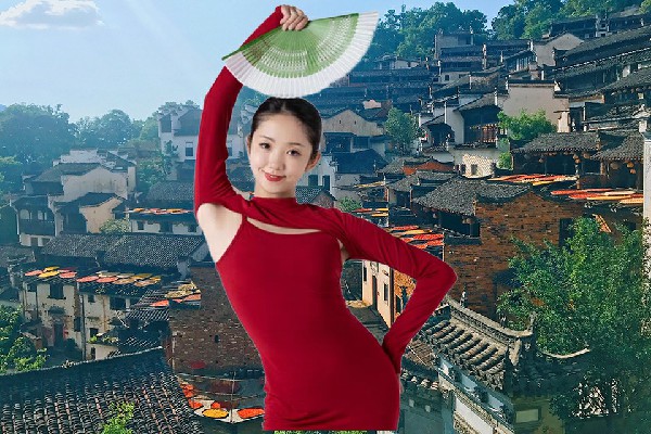 邵天烟被评为马蹄藏族乡天艺舞姿舞后，未死的创世神