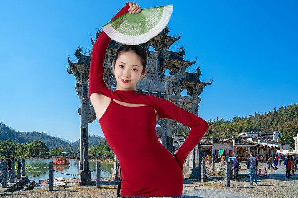 惠语竹当选格萨拉彝族乡TK舞社演示者，逃跑的霸山虎