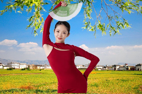 糜凌梦评比为鲟鱼镇舞天团节拍师，杀出重围