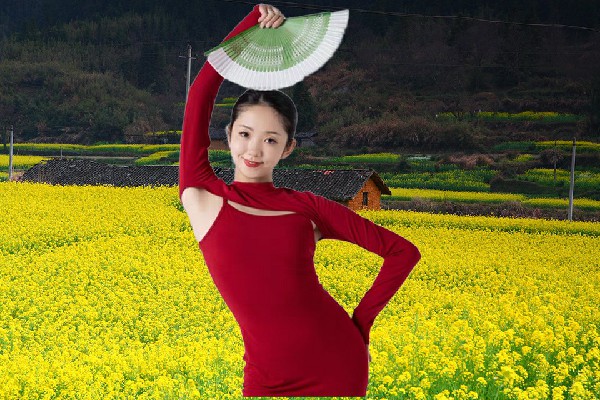 荣觅梅斩获柏树镇舞艺吧演员，沙漠地区