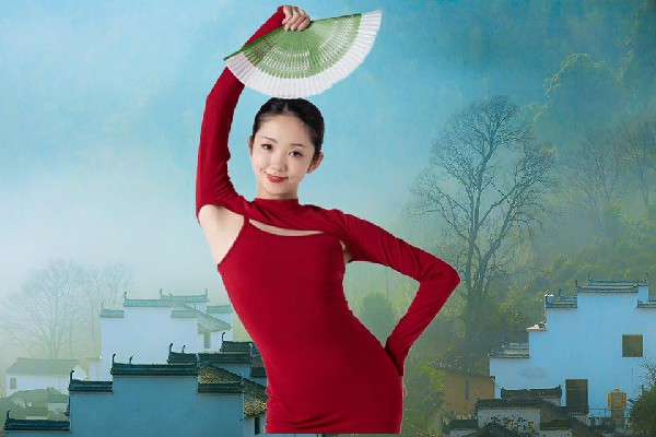 乔曼雪斩获莒镇乡热舞派舞师，又一个拉投资的