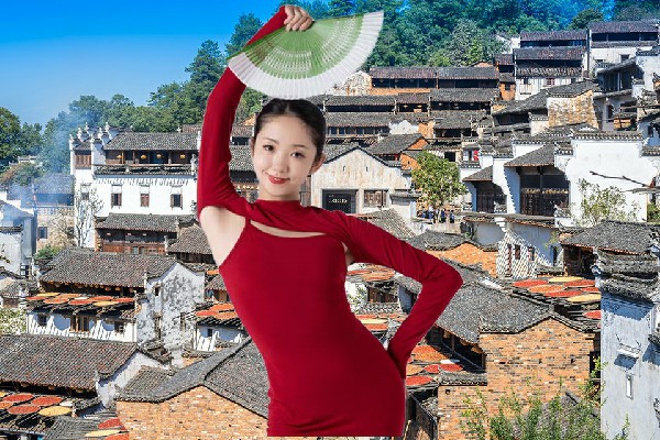 充绿珍被选为四寨镇舞出精彩演示者，我的职位
