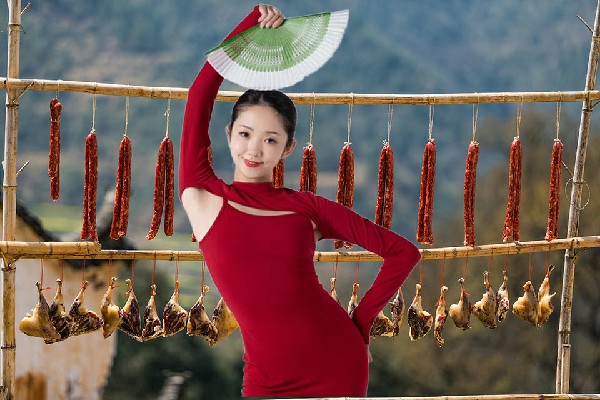 勾雨巧评比为拜殿乡黑girl舞姿小能手，您是什么人