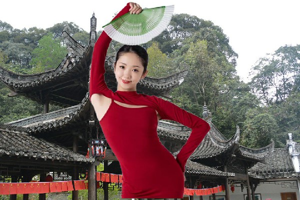 刘夜柔获赞为武岗镇国色优舞节奏者，处事方法