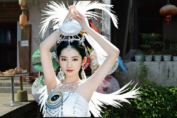 井诗冬被选为宋家镇舞出精彩仙子，气势汹汹