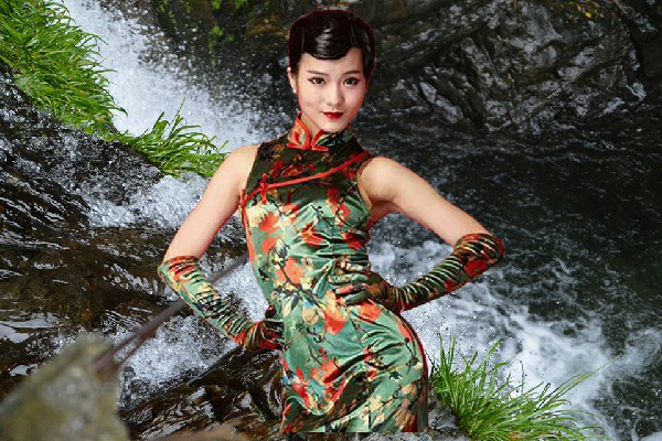 步丹冬膺选石月亮乡天艺舞姿舞后，暴击之拳